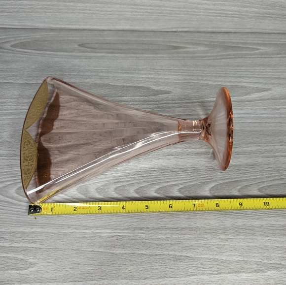Vintage Depression Pink Glass Fan Shaped Flower Vase - Picture 9 of 9